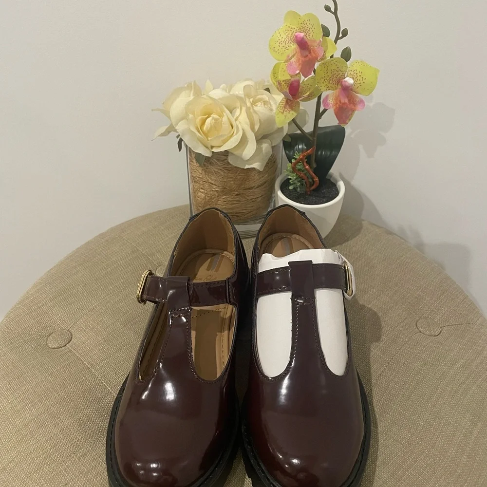 *New* Sam Edelman Burgundy and Gold T-Strap Kids Shoes - Picture 3 of 14